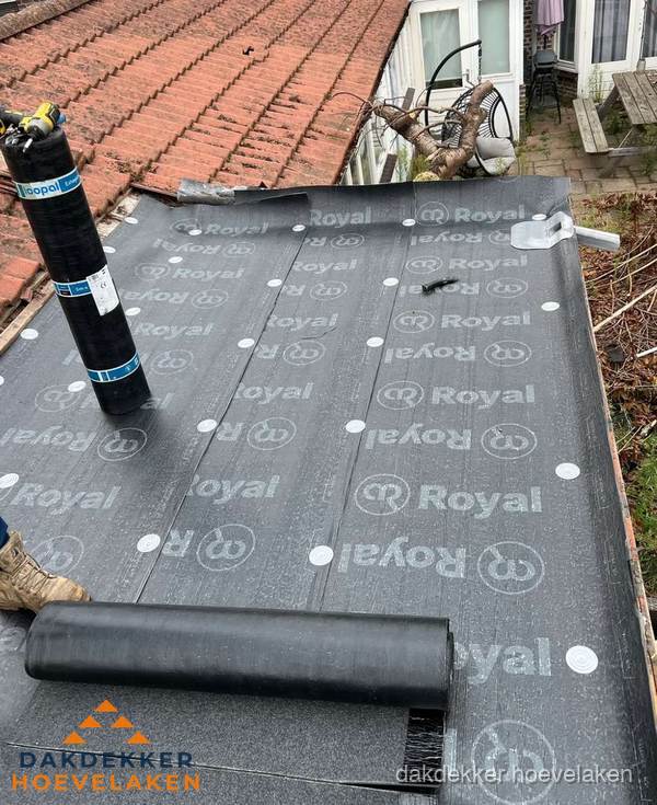 Bitumen dakbedekking leggen op plat dak aanbouw in Hoevelaken Bitumen dakbedekking leggen op plat dak aanbouw in Hoevelaken